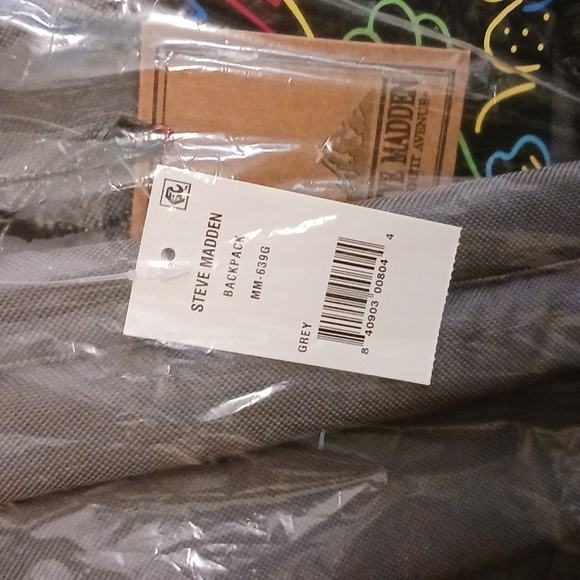 Back pack - Picture 3 of 4